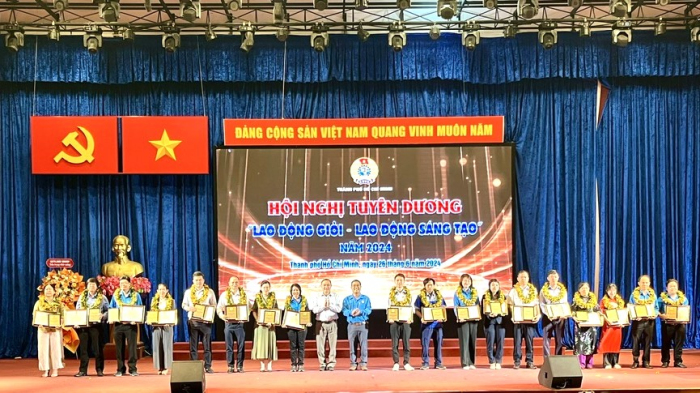 Công đoàn Trường Đại học Thể dục thể thao TP. Hồ Chí Minh và các cá nhân được Liên đoàn lao động TP. Hồ Chí Minh tuyên dương gương lao động giỏi, lao động sáng tạo.