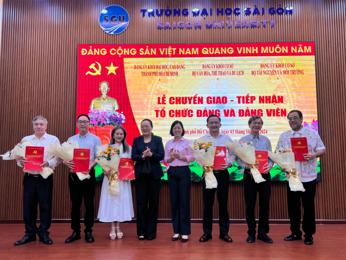 Chuyển giao và tiếp nhận 06 tổ chức đảng về Khối Đại học, Cao đẳng Thành phố Hồ Chí Minh