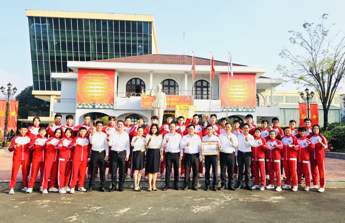 USH - Tuyên dương, khen thưởng sinh viên đạt thành tích cao tại Giải Vô địch Vovinam Sinh viên Thành phố Hồ Chí Minh mở rộng năm 2024.