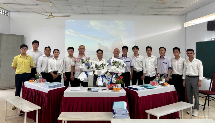TRƯỜNG ĐẠI HỌC THỂ DỤC THỂ THAO TP.HCM TỔ CHỨC BẢO VỆ KHÓA LUẬN TỐT NGHIỆP CHO SINH VIÊN KHÓA 44.