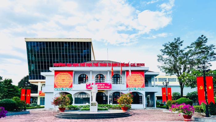 Trường Đại học Thể dục Thể thao TP. Hồ Chí Minh triển khai Nghị quyết số 71/NQ-TW của Bộ Chính trị về đột phá phát triển giáo dục và đào tạo.