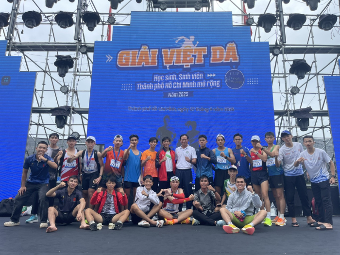 CLB Điền kinh Trường ĐH Thể dục Thể thao TP.HCM tham gia công tác trọng tài tại Giải Việt dã HSSV TP.HCM mở rộng 2025 – Cúp “Chị Ngã Em Nâng”.