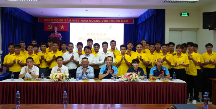 Trường Đại học Thể dục Thể thao TP.HCM phối hợp Liên đoàn Bóng đá Việt Nam khai giảng lớp sơ cấp trọng tài bóng đá quốc gia năm 2025