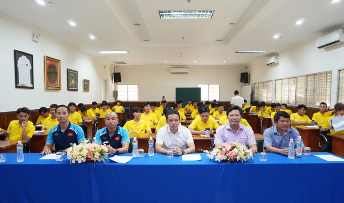 Trường Đại học Thể dục Thể thao TP. Hồ Chí Minh tổ chức bế mạc Lớp đào tạo sơ cấp Trọng tài bóng đá Quốc gia năm 2025