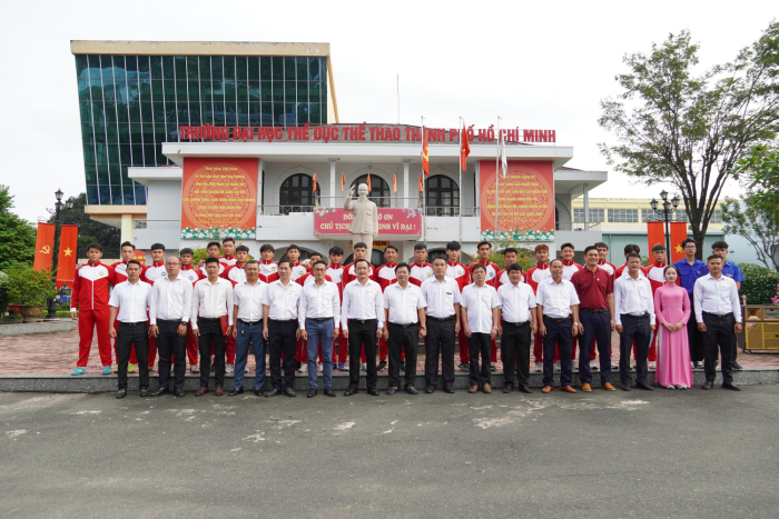 TRƯỜNG ĐẠI HỌC THỂ DỤC THỂ THAO TP. HỒ CHÍ MINH TỔ CHỨC LỄ XUẤT QUÂN ĐỘI TUYỂN BÓNG ĐÁ NAM SINH VIÊN THAM DỰ GIẢI BÓNG ĐÁ NAM SINH VIÊN TOÀN QUỐC NĂM 2025 – CÚP TV360