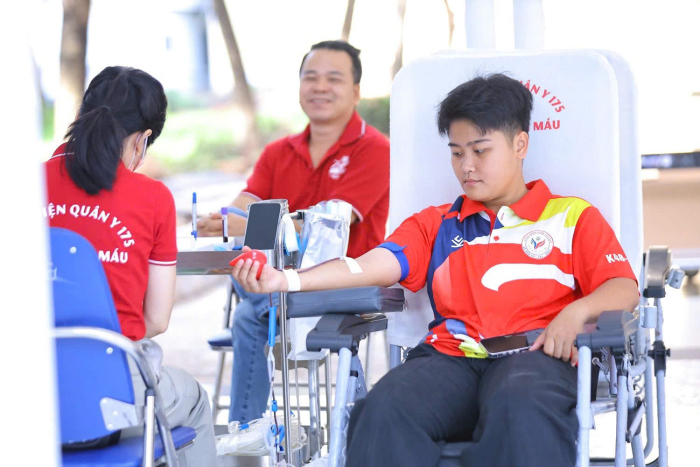 USH – NƠI NHỮNG GIỌT MÁU HỒNG THẮP SÁNG YÊU THƯƠNG VÀ SẺ CHIA