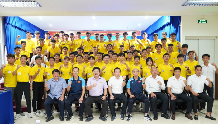 Trường Đại học Thể dục Thể thao TP. Hồ Chí Minh tổ chức bế mạc Lớp đào tạo sơ cấp Trọng tài bóng đá Quốc gia năm 2025