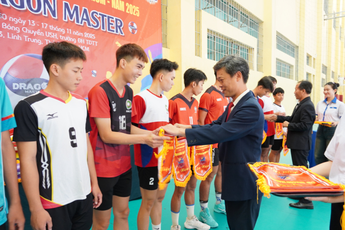 GIẢI BÓNG CHUYỀN SINH VIÊN CHUYÊN SÂU 2025: SÂN CHƠI Ý NGHĨA CHÀO MỪNG NGÀY NHÀ GIÁO VIỆT NAM 20/11 VÀ HƯỚNG TỚI KỶ NIỆM 50 NĂM THÀNH LẬP TRƯỜNG ĐẠI HỌC TDTT TP. HCM