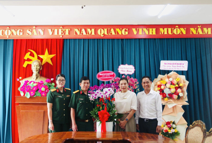 TRƯỜNG ĐẠI HỌC THỂ DỤC THỂ THAO TP. HỒ CHÍ MINH THĂM VÀ CHÚC MỪNG CÁC ĐƠN VỊ QUÂN ĐỘI NHÂN KỶ NIỆM 81 NĂM NGÀY THÀNH LẬP QUÂN ĐỘI NHÂN DÂN VIỆT NAM