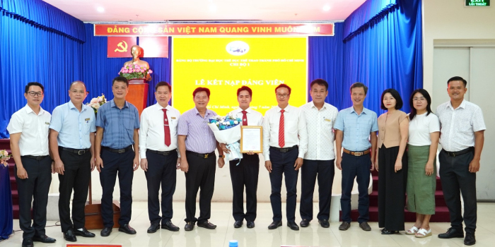 Đảng bộ Trường Đại học Thể dục Thể thao TP. Hồ Chí Minh: Chi bộ 1 long trọng tổ chức Lễ kết nạp quần chúng ưu tú vào Đảng Cộng sản Việt Nam.