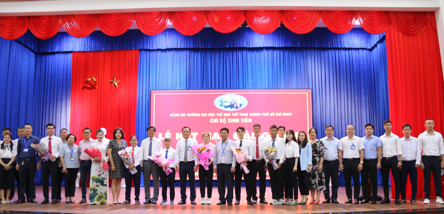 ĐẢNG BỘ TRƯỜNG ĐẠI HỌC TDTT TP. HỒ CHÍ MINH – CHI BỘ SINH VIÊN TỔ CHỨC LỄ KẾT NẠP ĐẢNG VIÊN MỚI.
