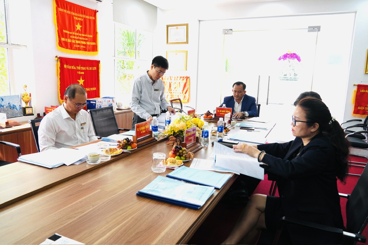 Trường Đại học Thể dục Thể thao TP.HCM: Kiểm tra tiến độ học tập và kế hoạch nghiên cứu khoa học của nghiên cứu sinh năm 2024.
