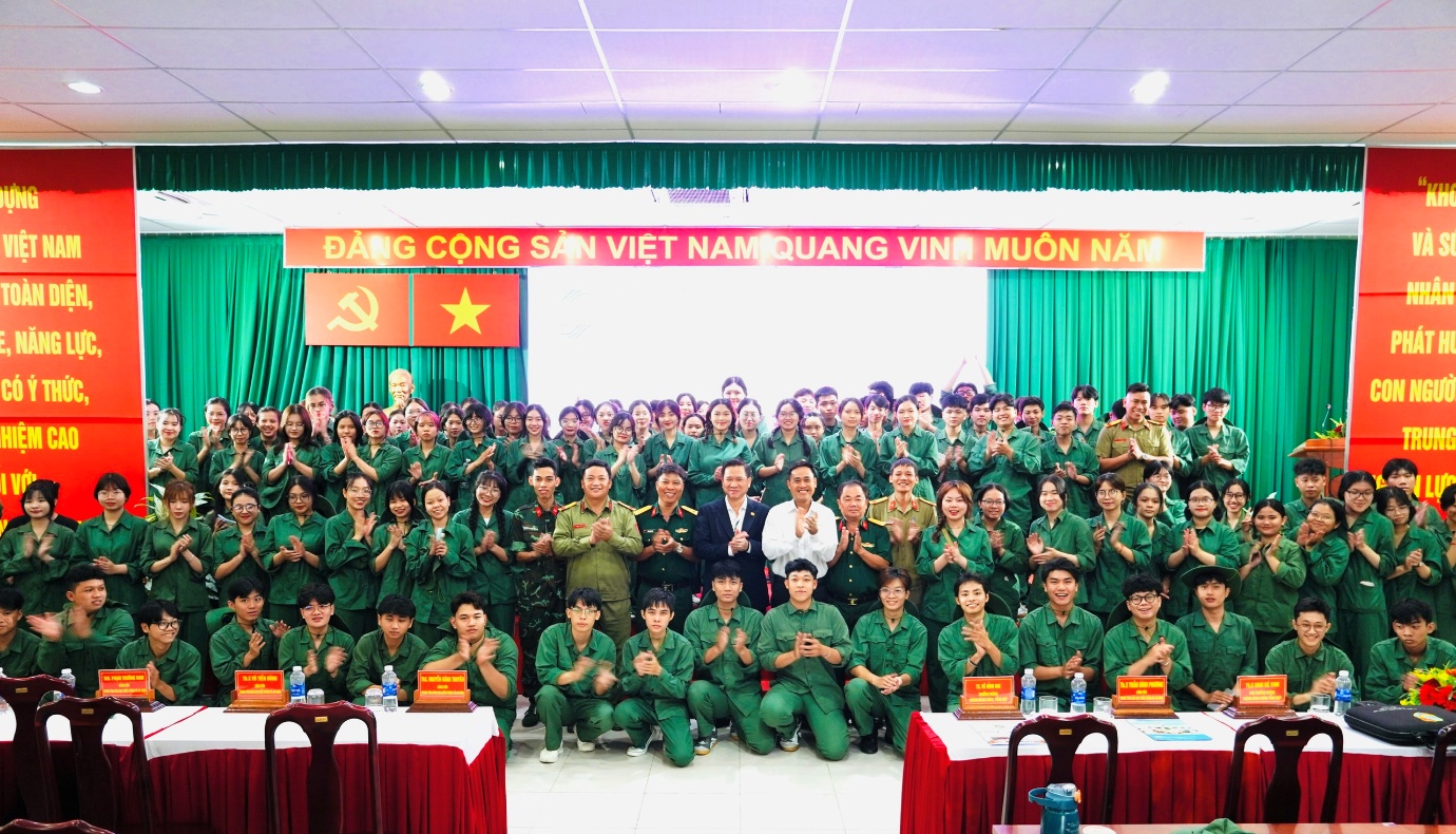 Trung tâm Giáo dục quốc phòng và an ninh (USH): Tổ chức lễ Khai giảng khóa học Giáo dục quốc phòng và an ninh khóa 9 năm 2024.